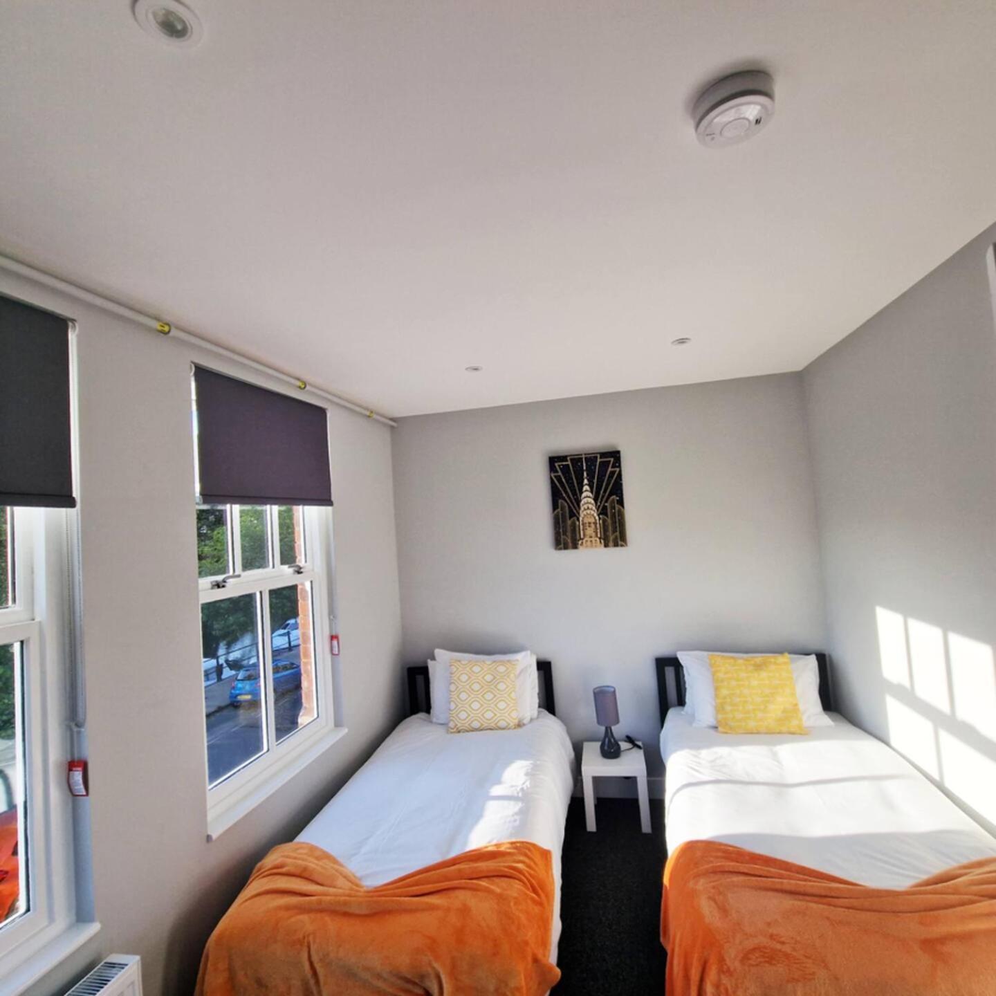 نورويش 1St Floor Riverview Duplex Flat With Parking الغرفة الصورة