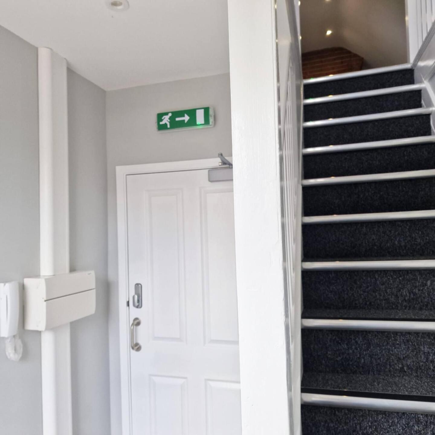 نورويش 1St Floor Riverview Duplex Flat With Parking الغرفة الصورة
