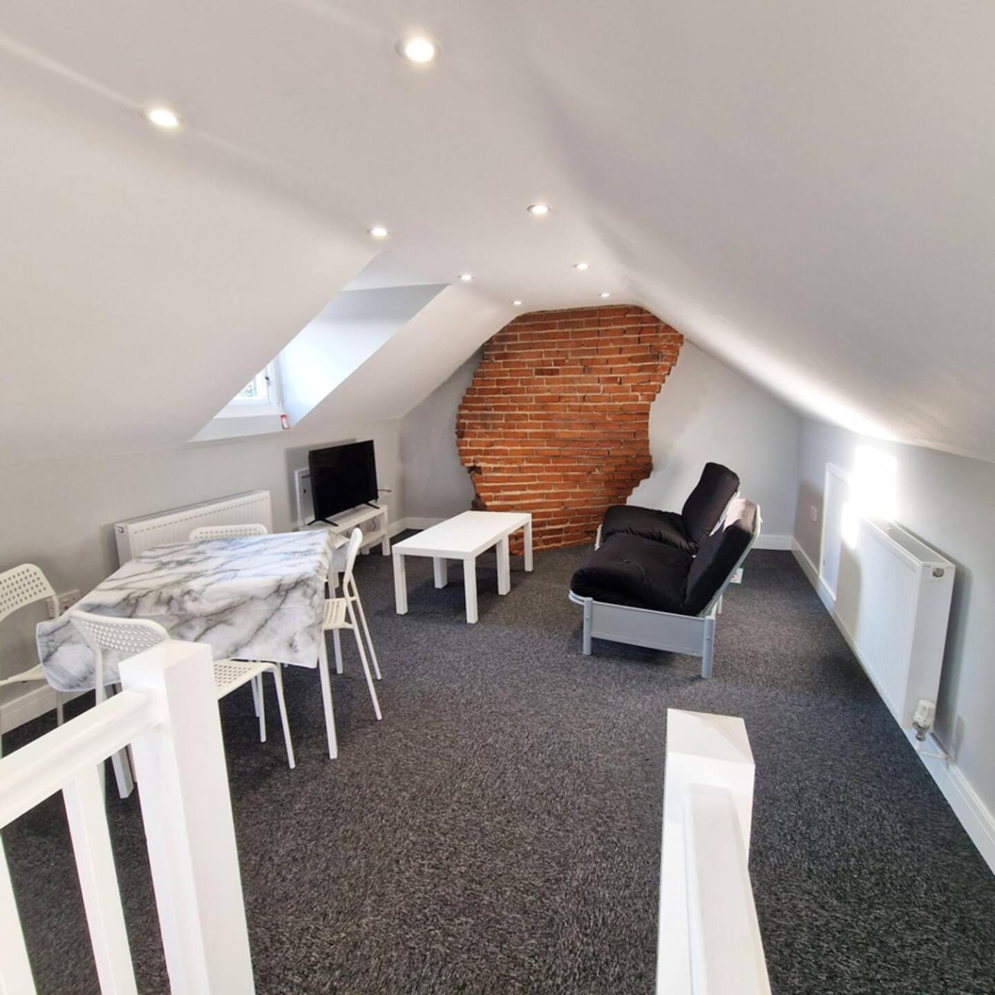 نورويش 1St Floor Riverview Duplex Flat With Parking الغرفة الصورة