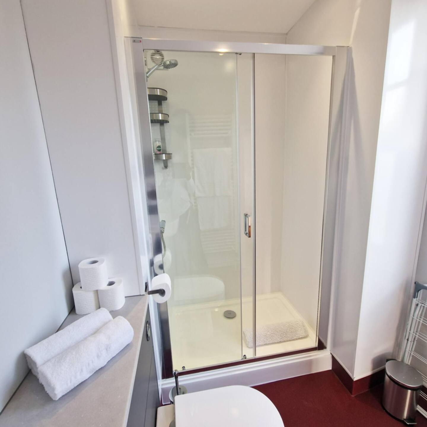 نورويش 1St Floor Riverview Duplex Flat With Parking الغرفة الصورة