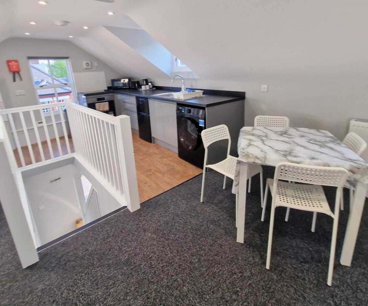 نورويش 1St Floor Riverview Duplex Flat With Parking الغرفة الصورة